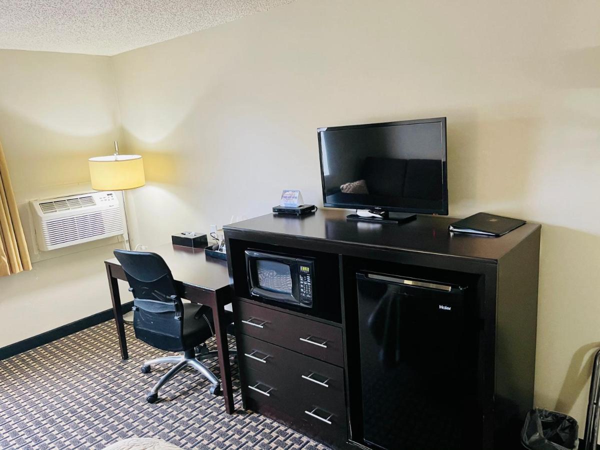 Super 8 By Wyndham Clear Hotel 2*