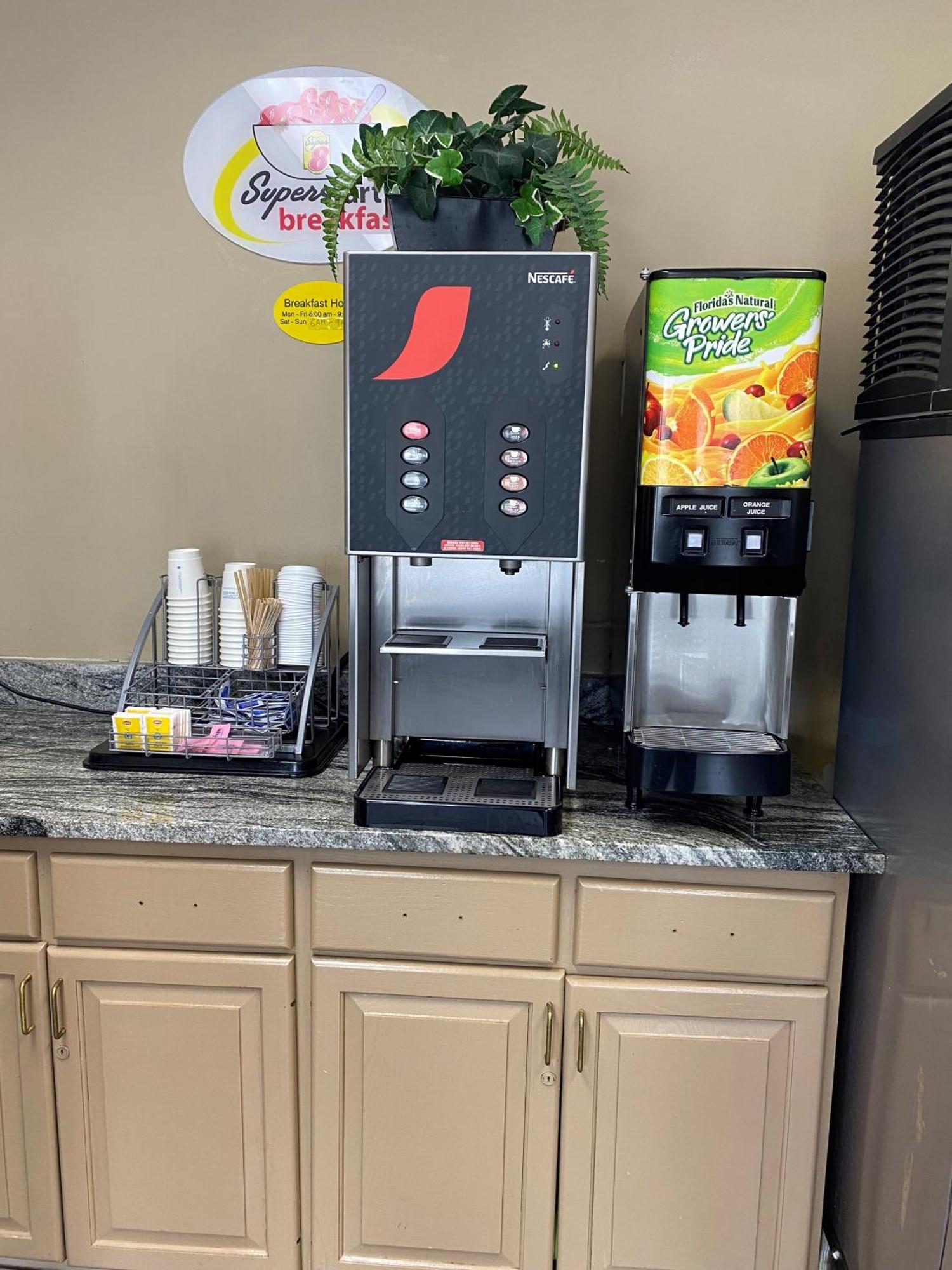 Super 8 By Wyndham Clear Lake