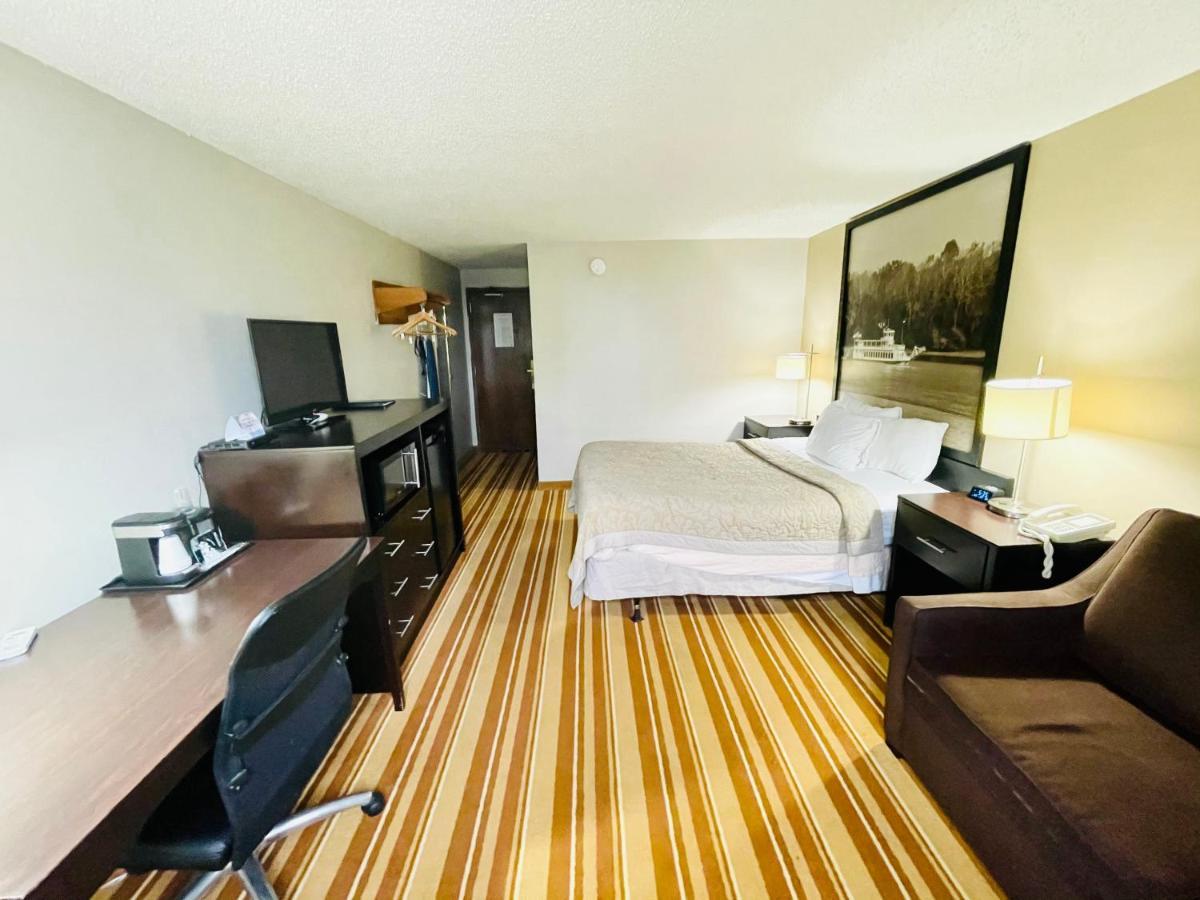 Super 8 By Wyndham Clear Hotel 2*