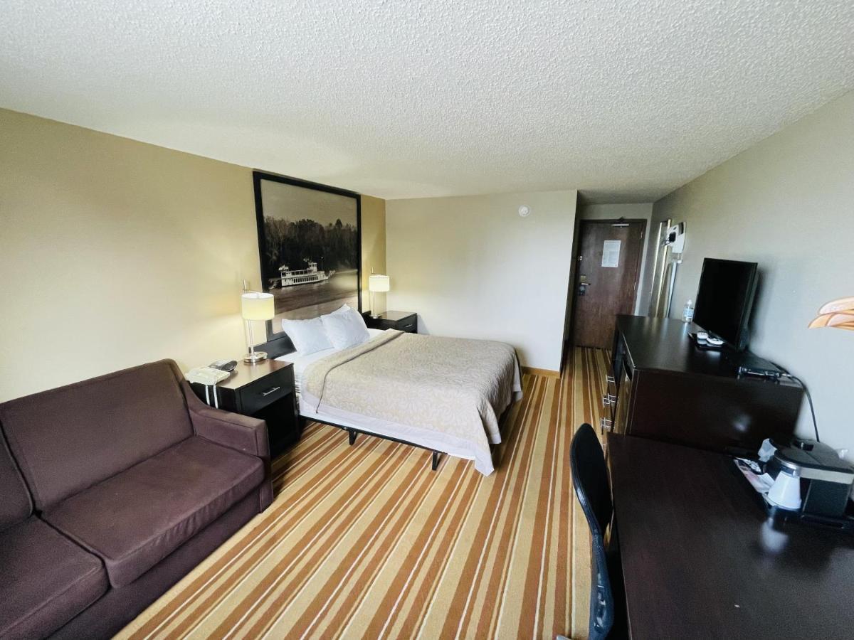 Super 8 By Wyndham Clear Clear Lake