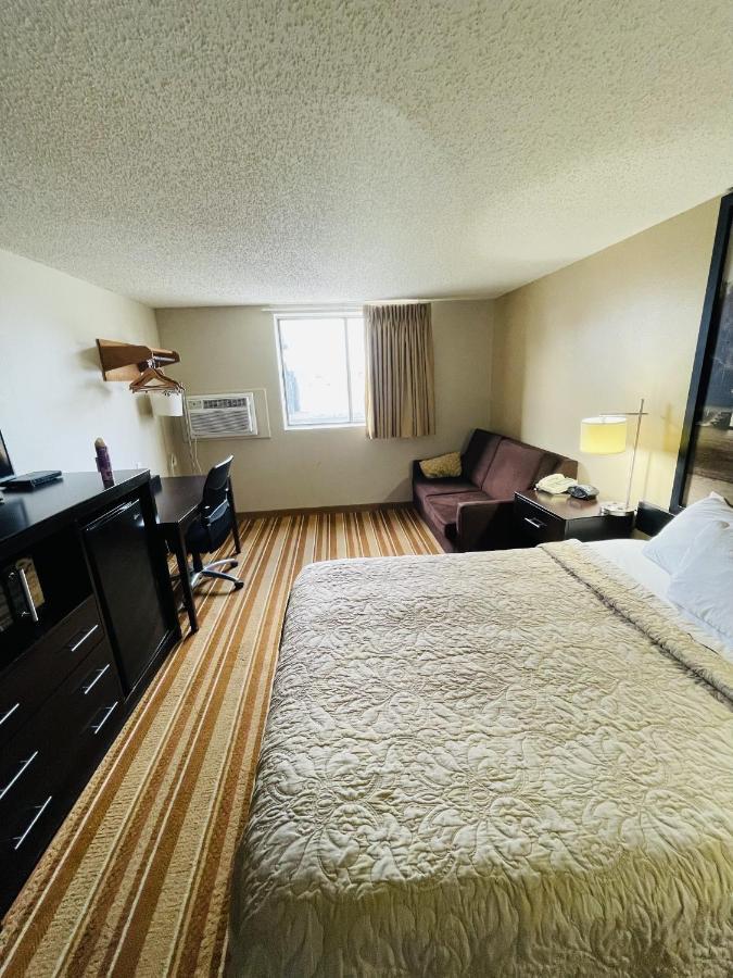 Super 8 By Wyndham Clear Hotel 2*