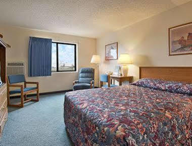 Super 8 By Wyndham Clear Hotel