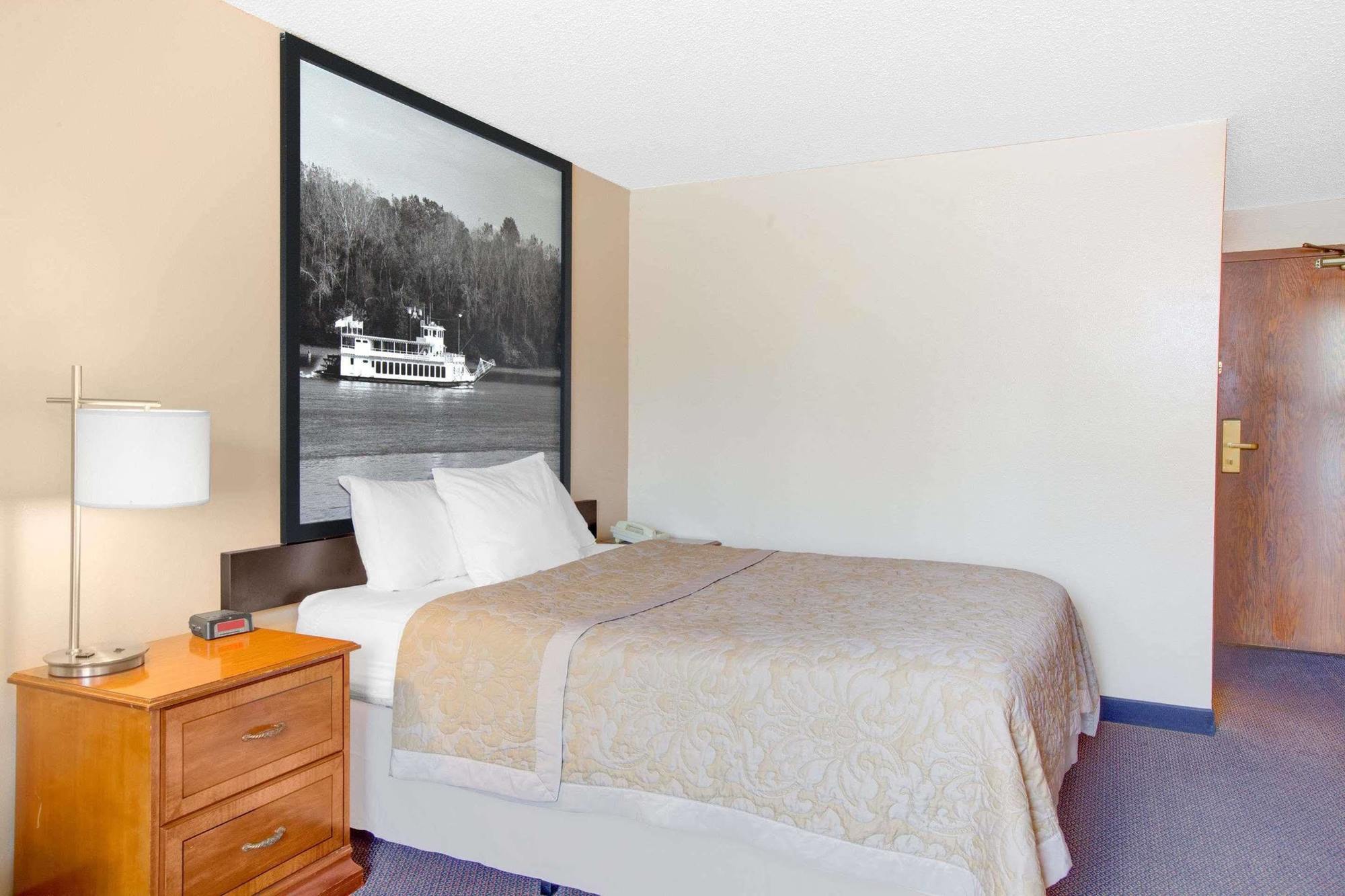 Super 8 By Wyndham Clear Clear Lake