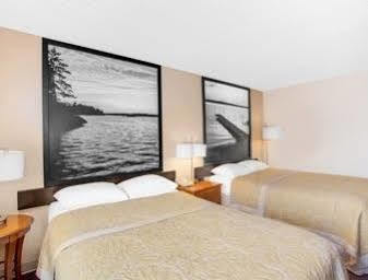 Super 8 By Wyndham Clear Hotel